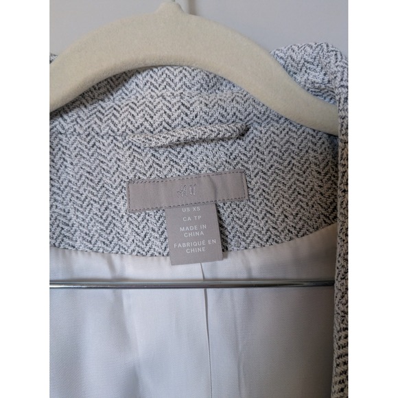 H&M Women's Size XS Tweed Herringbone Blazer Jacket Light Gray Ruched Sleeve - Picture 4 of 9